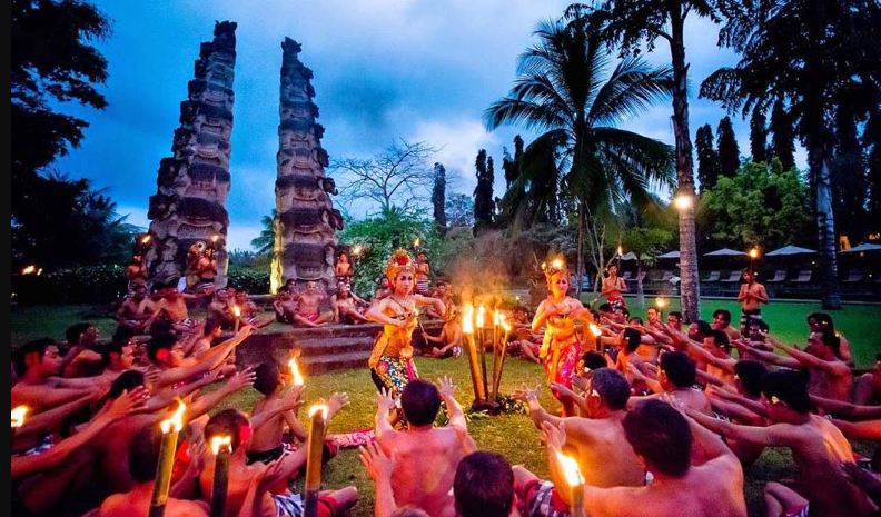 Mengenal Sejarah Tari Kecak Bali yang Mendunia dan Filosofi di Baliknya : Okezone Travel